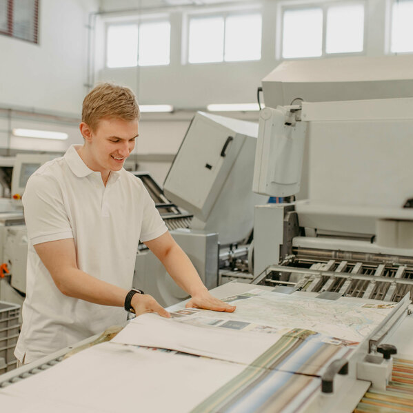 Samson Druck Lehrling Weiterverarbeitung Falzmaschine