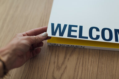 Samson Druck Direct Mailing Box welcome Hand