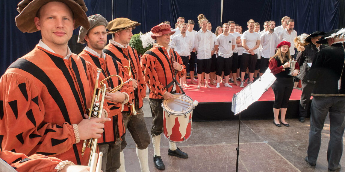 Samson Druck Gautschen Gautschfeier Lehrabschluss Feierlichkeiten Kapelle