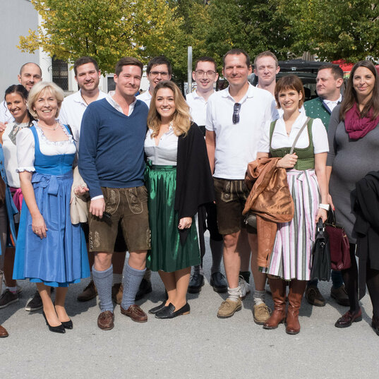 Samson Druck Gautschen Gautschfeier Lehrabschluss Gruppenfoto Firma Samson